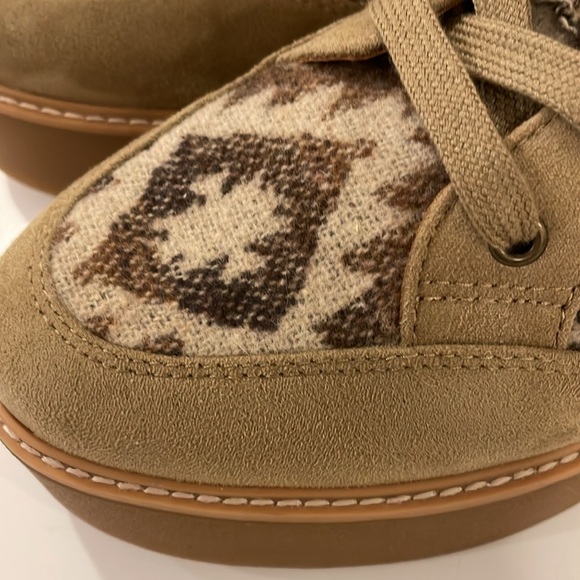 Zodiac Aztec Pattern tan ankle boot size 9.5 - Picture 3 of 10